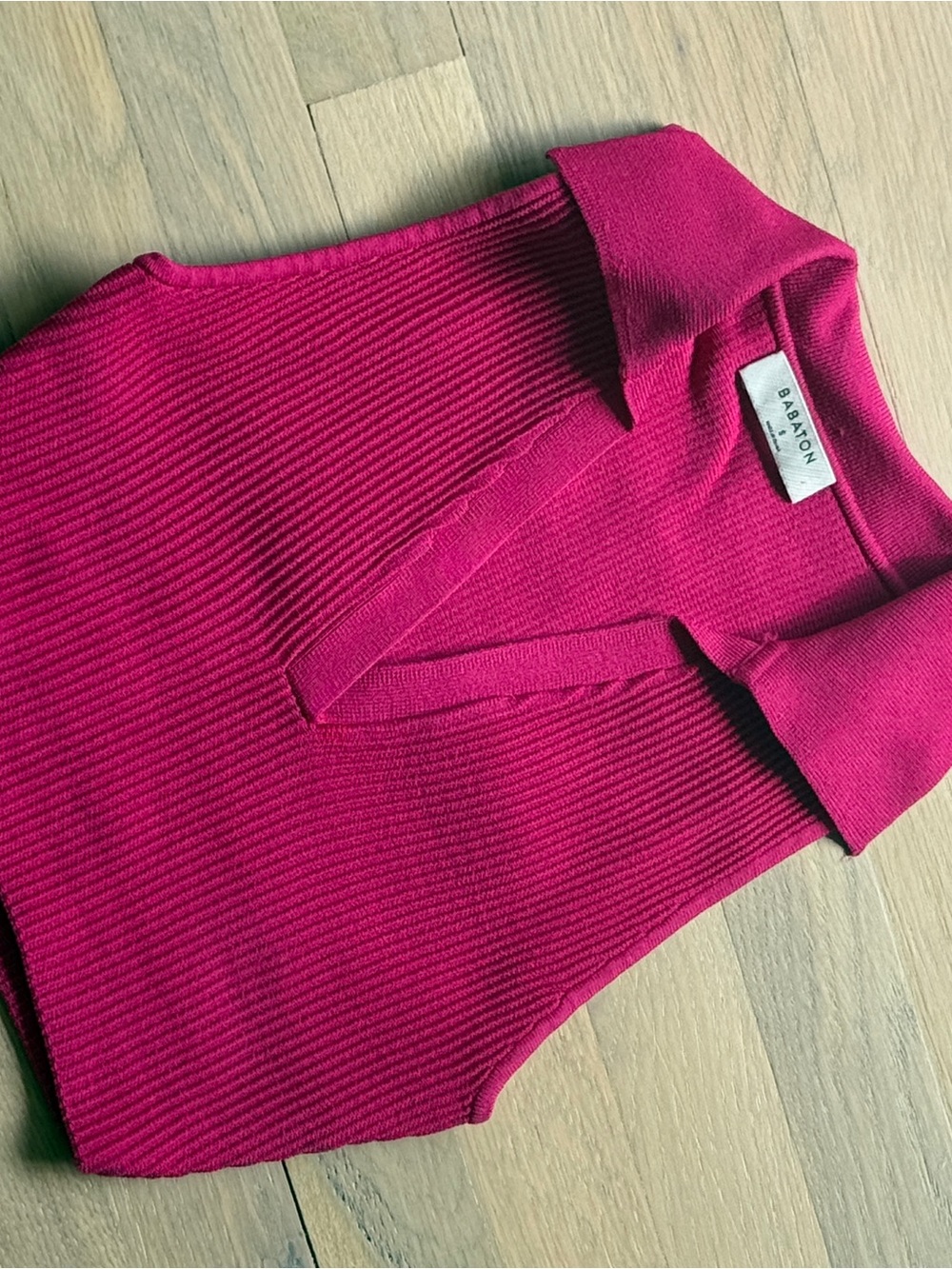Aritzia Babaton Magenta Ribbed Sleeveless Polo Sweater / Size Small - Picture 2 of 2